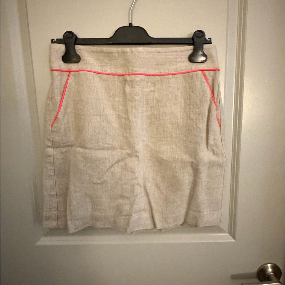 LOFT Beige Skirt with Coral Accents | Size 4